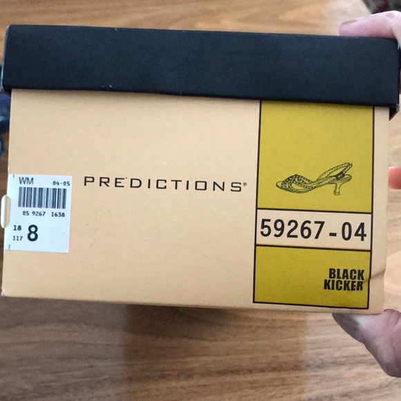 NIB Black velvet heels size 8 - Picture 8 of 8